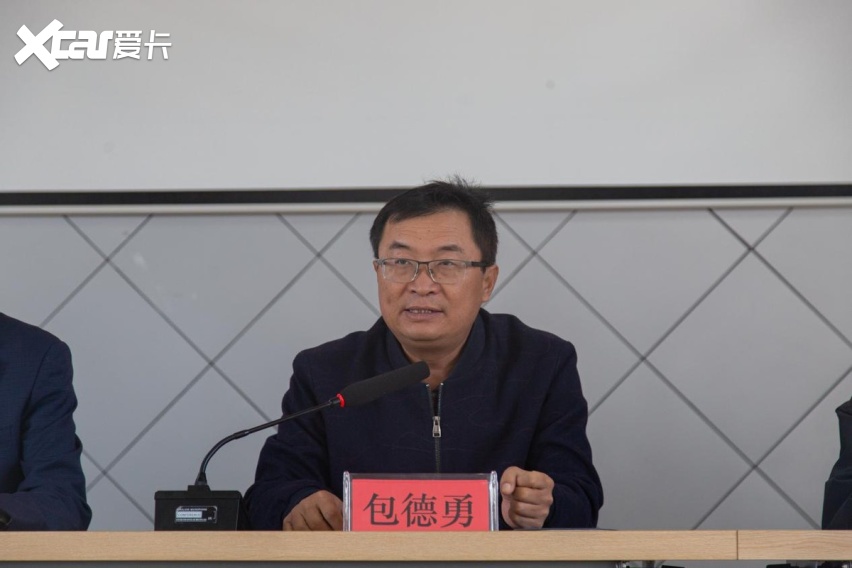 比亚迪慈善基金会在蒙自启动“班班有个图书角”公益助学项目