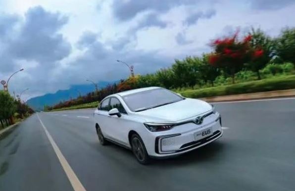 推荐北汽新能源BEIJING-EU5，经济实用又环保