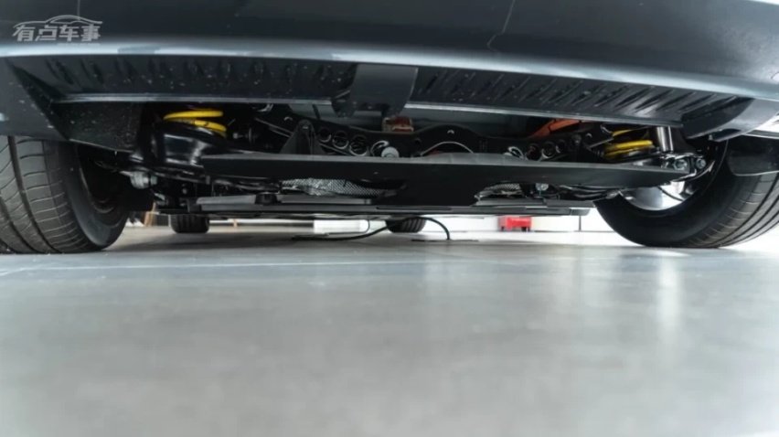 想要颜值格调 C-HR EV和Q2L e-tron怎么选