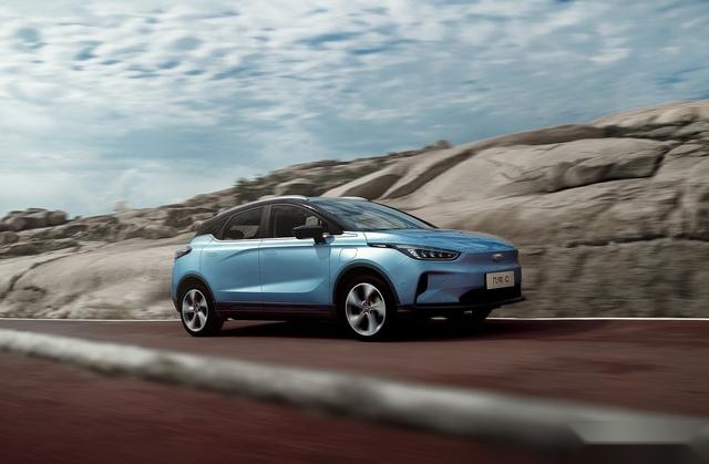 16 万元级别纯电 SUV 几何 C 是你要考虑的车型
