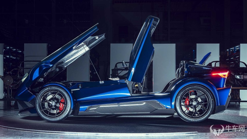 有钱人200万买来图个乐 小众超跑Donkervoort F22