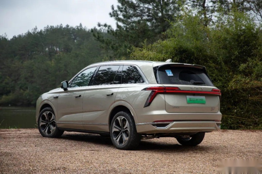 30万、插混、大六座SUV，这杯“蓝山”要硬刚理想L8？