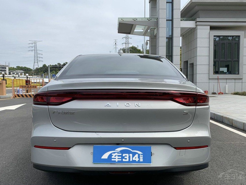 埃安AION S对比深蓝SL03 谁更适合家用？