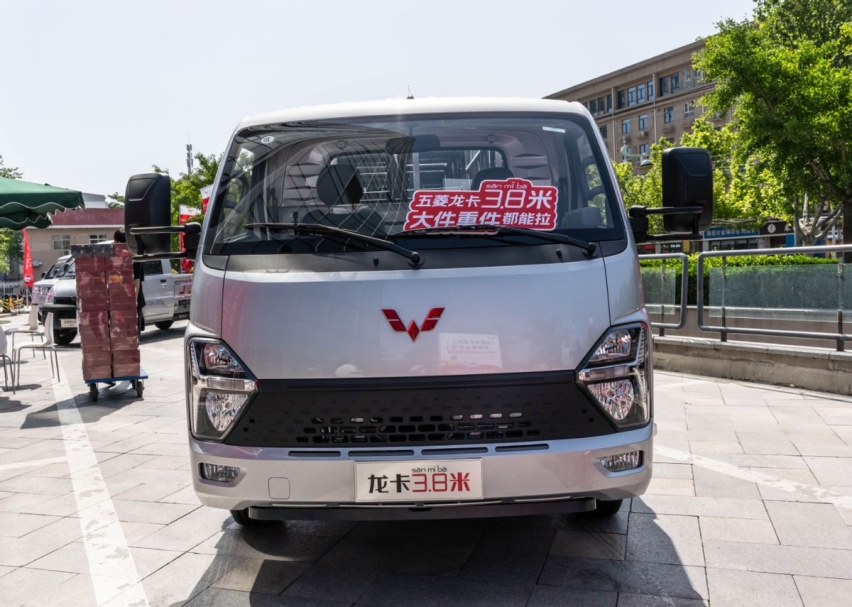 5月10日，五菱又上市一台新车，一层能装72箱矿泉水，城区不限行