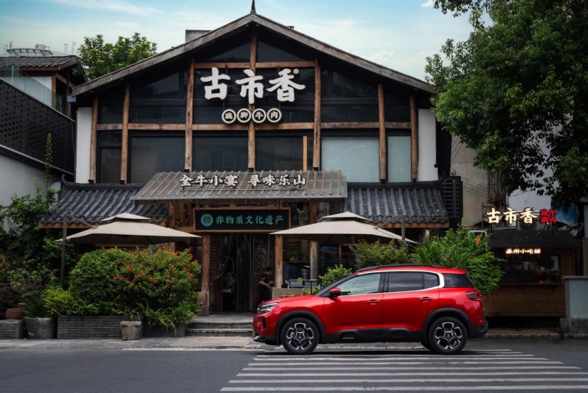 三车横评：标配360°全景泊车影像+透明底盘，17万级合资SUV它很值