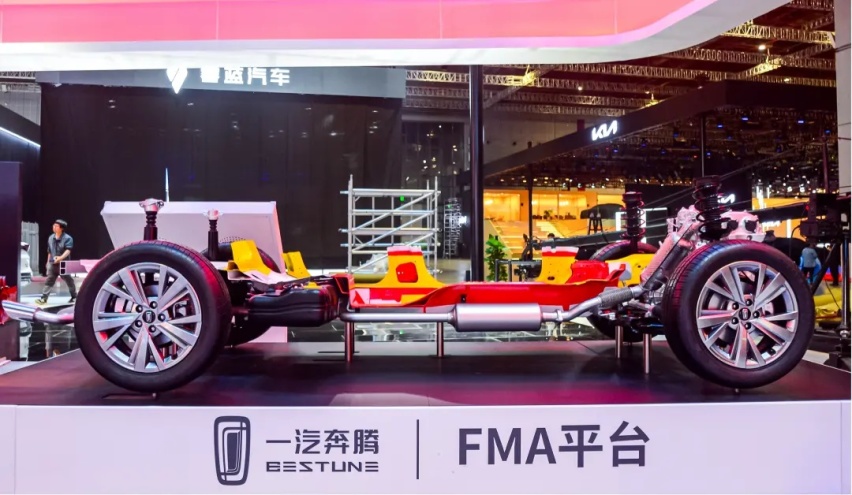 【e汽车】三车齐发 奔腾上海车展再进阶