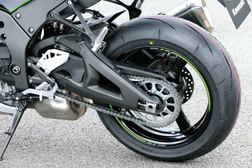 川崎公升级旗舰跑车摩托，ZX-10R四缸203马力，外观升级大