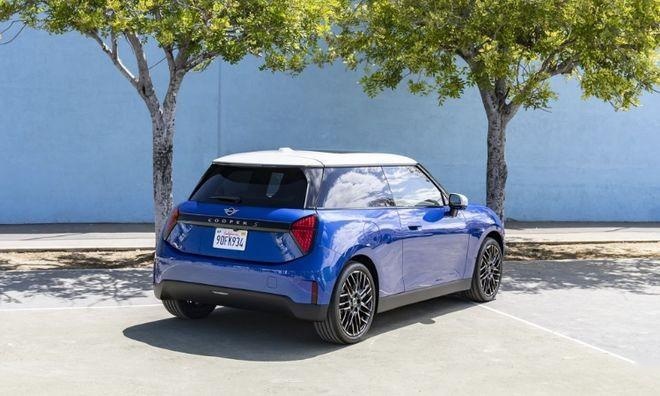 全新MINI COOPER EV电动车官图发布 ，这造型你打几分？