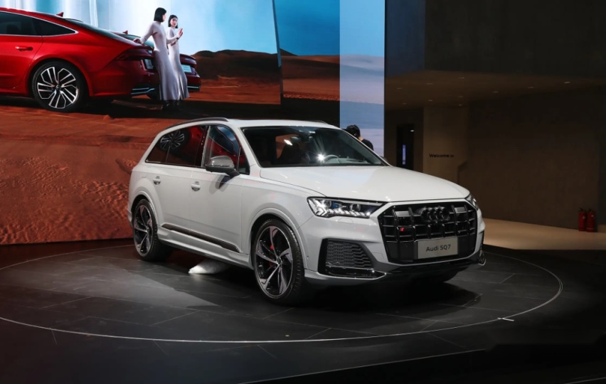 奥迪全新车系上市，指导价116.98万元，搭载4.0T V8引擎