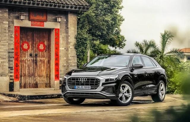 个性化设计多于实用性的豪华旗舰SUV
