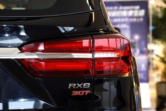 轴距2.85米的国产SUV!上汽荣威RX8哪款值得买?