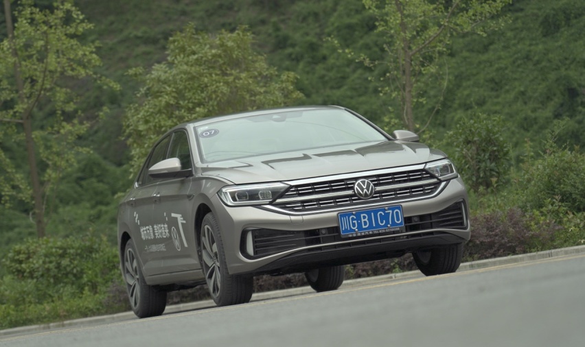 身手全面无短板！试驾全新速腾300TSI