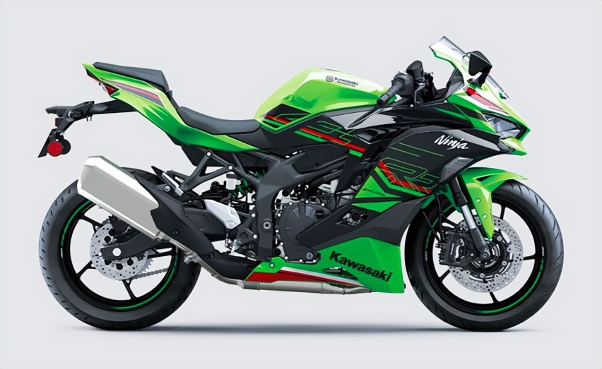 四缸小钢炮！川崎ZX-4R对比 凯越450RR，谁是400cc级最好车