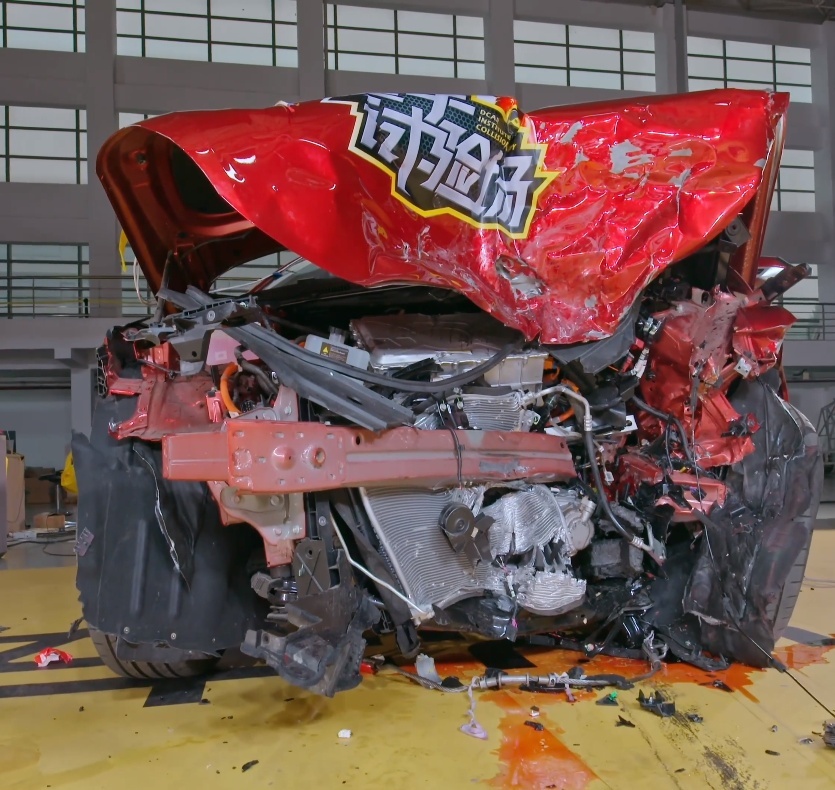 刀片电池翻车了？汉EV高速对撞后车损严重又“自燃”闹哪般？