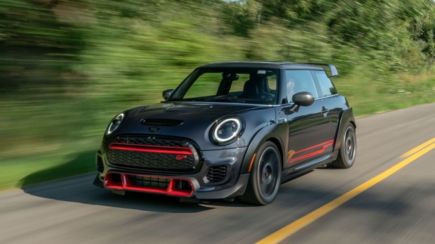 评测MINI Cooper JCW：精致小车的运动感
