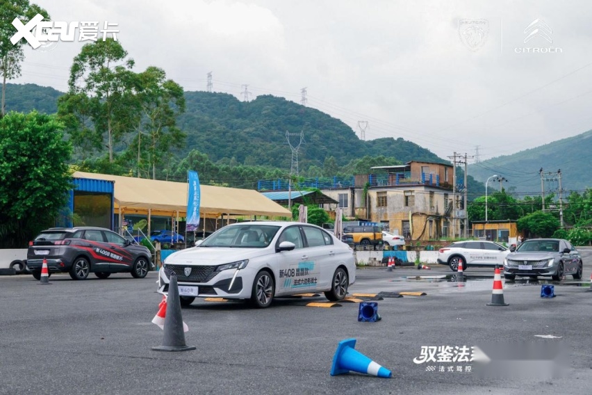 神龙全系驾控体验，法系车一开起来就不太一样？