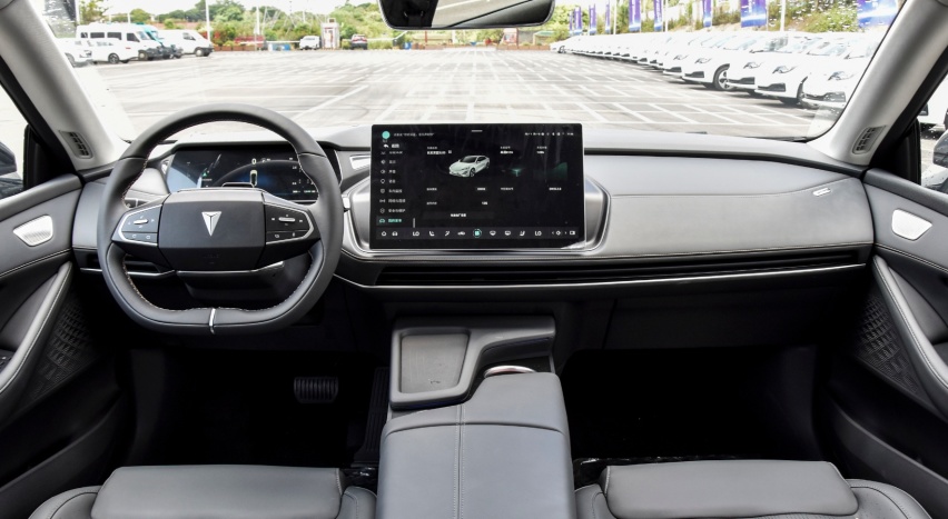 长安深蓝S7现身街头，或20万以内，还看特斯拉Model Y？