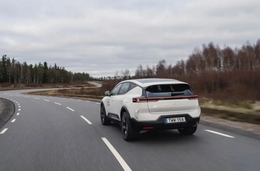 极星 Polestar 3实拍图发布，设计个性高级，交付恐怕要等