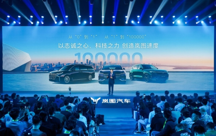 自研800V/新电池，联手华为，岚图放出电动化大招