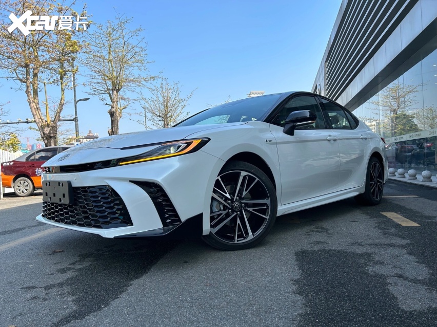 全新凯美瑞到店，长近5米配8155芯片，增2.0L混动+油耗4.2L