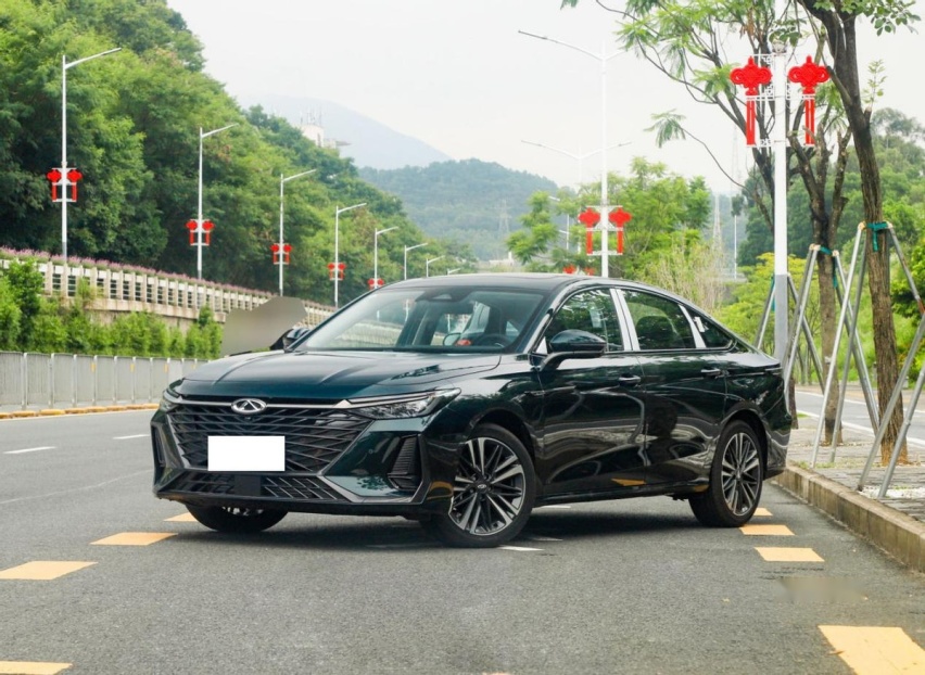售价9.99万元，奇瑞艾瑞泽8荣耀版上市，搭载1.6T发动机
