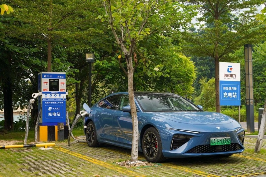 用着省 无焦虑 哪吒S大电池增程技术搅动市场