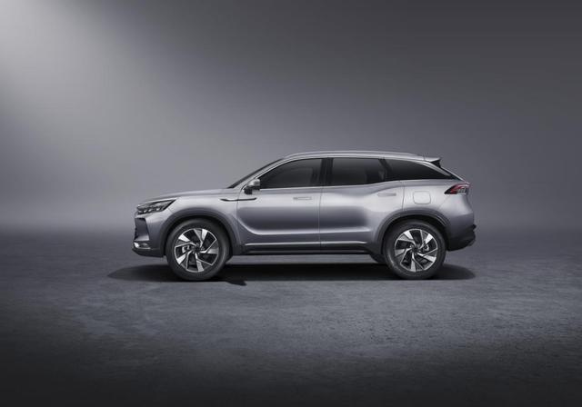 又一款叫X7的新车上市，定位紧凑型SUV，10.49万起步