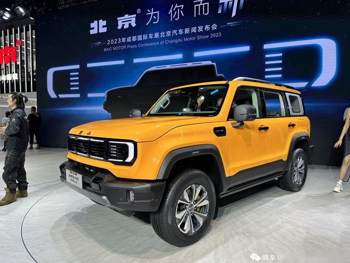 2023成都车展：无框车门+双联屏，全新北京BJ40正式亮相