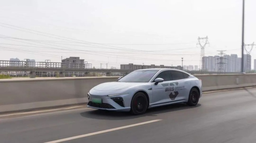 哪吒闹深海！哪吒S对比深蓝SL03，20万级增程轿车选TA准没错