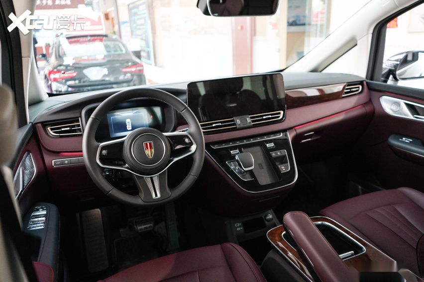 实拍红旗首款mpv 内饰豪华又商务 留给gl8的时间不多了