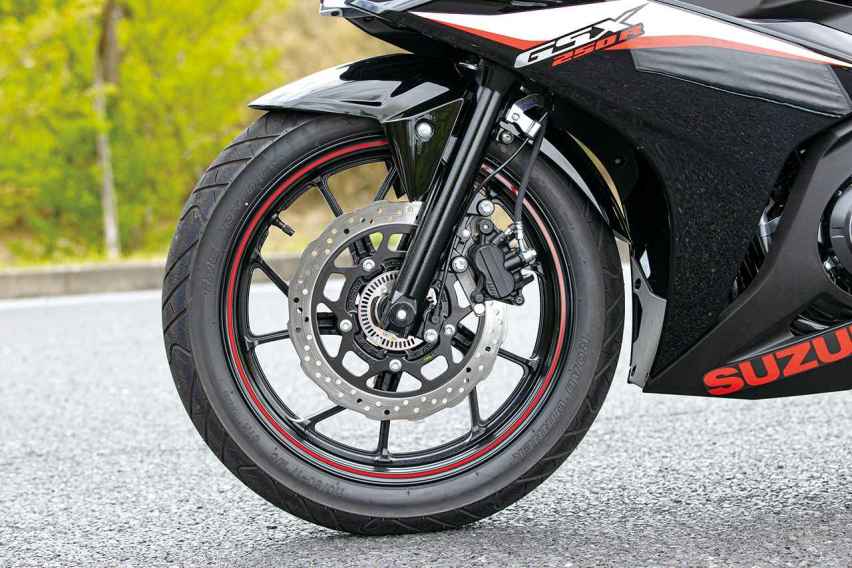 国内入门神级仿赛摩托，铃木GSX250R，造型经典操控稳定