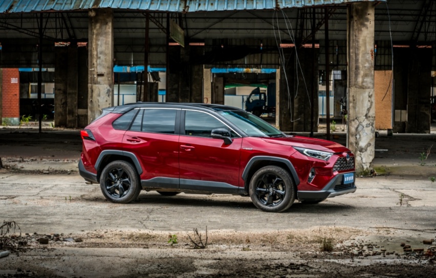 20万预算，排队等坦克300，还是优惠买RAV4？
