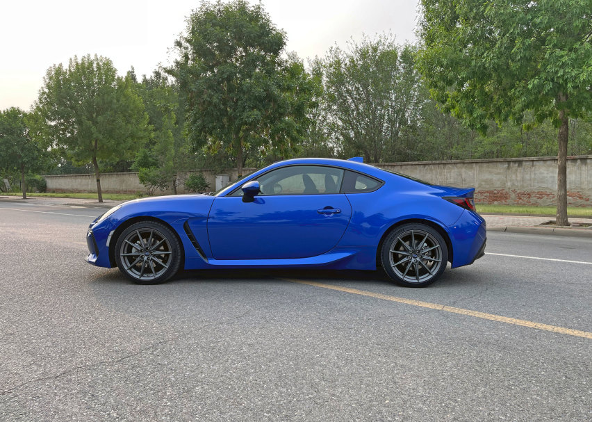 30万的手动挡“杂牌车” 试驾全新一代斯巴鲁BRZ