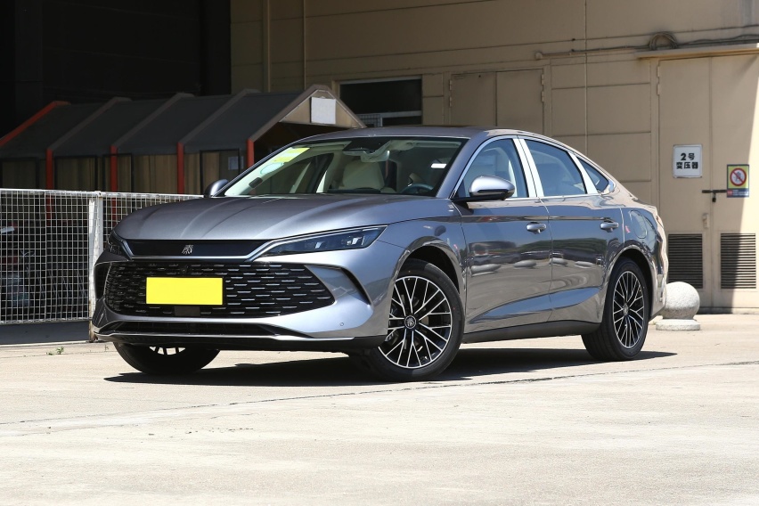 售9.98万起，油耗2.9L，综合续航2100km，深度解析比亚迪秦L