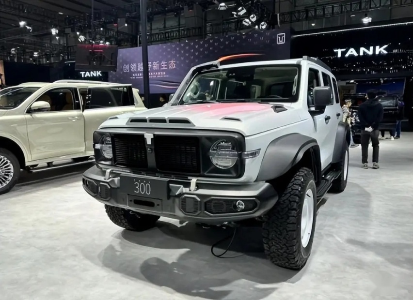 重磅C位！首款新能源越野SUV，坦克500 PHEV长续航版亮相