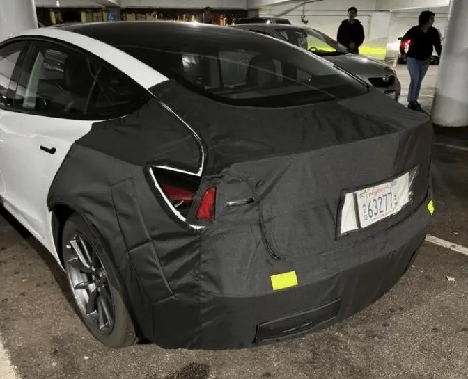 新款特斯拉Model 3路试谍照曝光，新车上市后预计价格还能降？