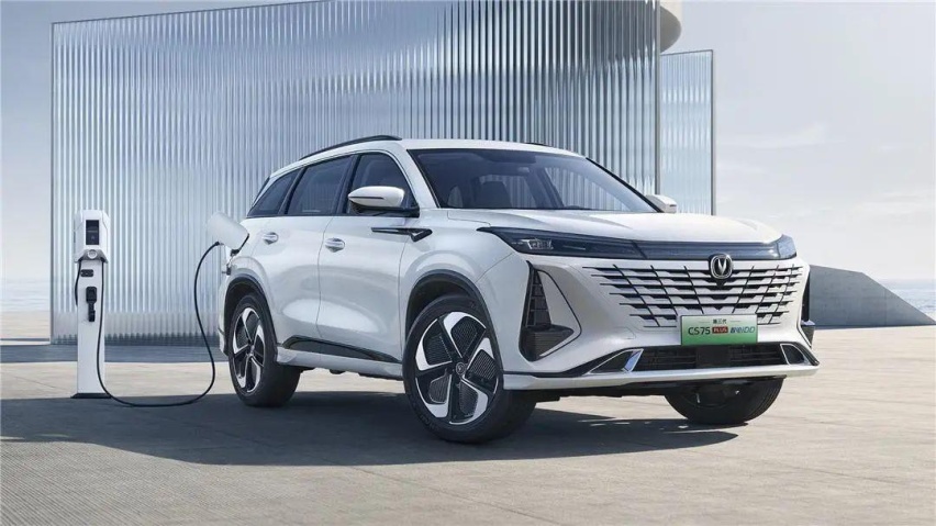 第三代长安CS75PLUS上市了，12.49万起售，全系搭载爱信8AT