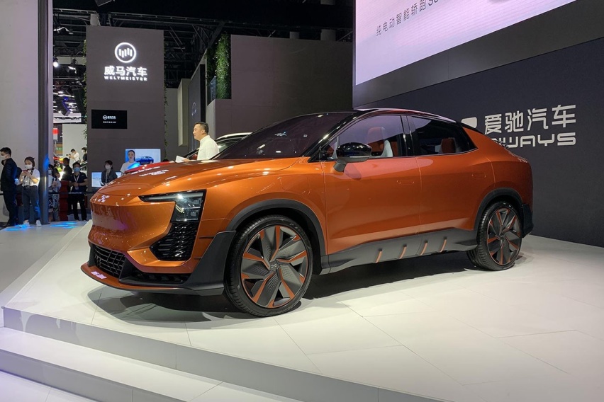 一款轿跑长相，一款直播专用，爱驰推出U6/U5两款新车