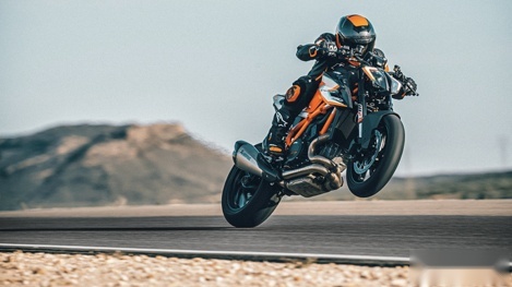 KTM SUPER DUKE RR剽悍登场，猛兽出笼