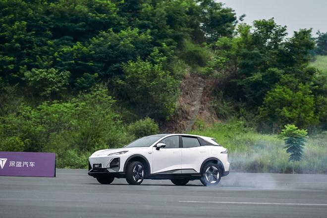 1120km综合续航，增程车也有驾驶乐趣？深蓝S7增程版动态体验