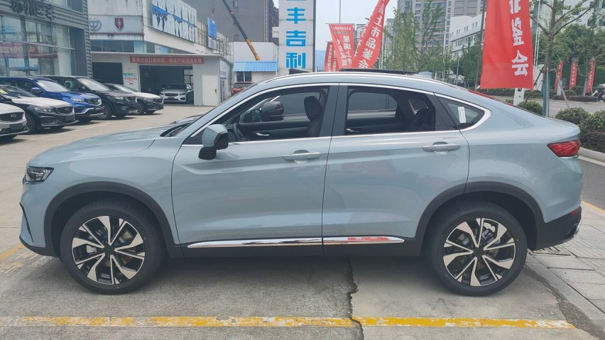 星越S到店实拍，定位性能轿跑SUV，2.0TD+8AT，还有四驱可选