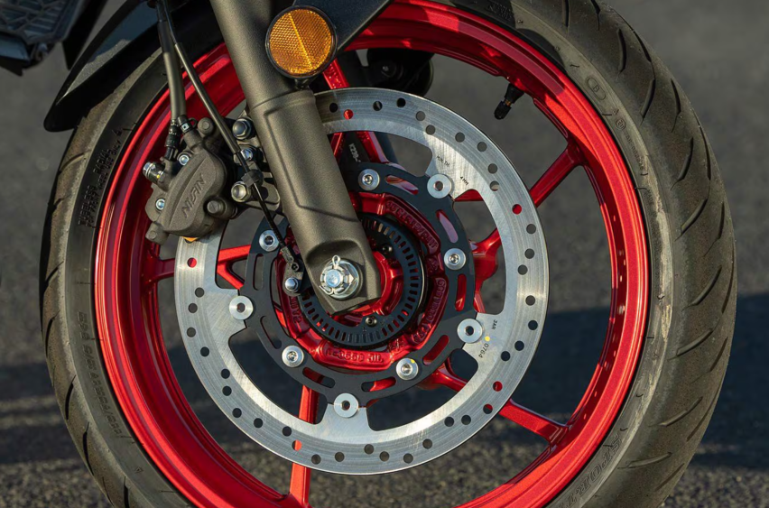 2024款川崎Z500详解，作为一款街车，防风效果值得肯定