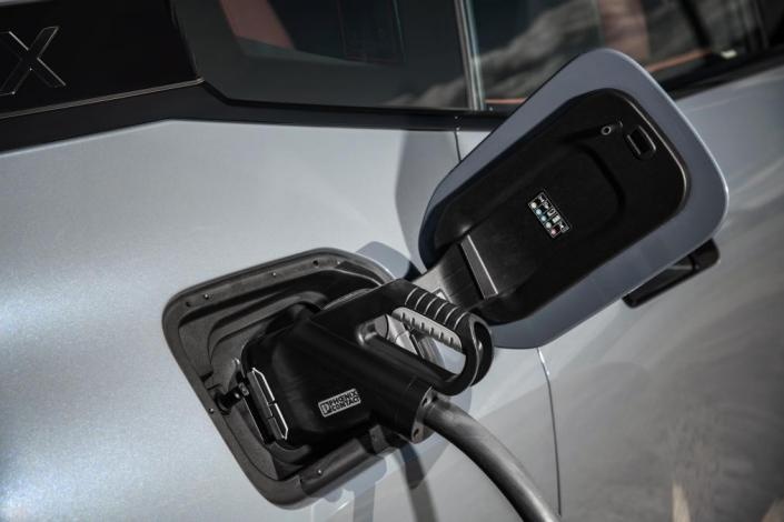 超越电动引领未来豪华  创新BMW iX正式上市