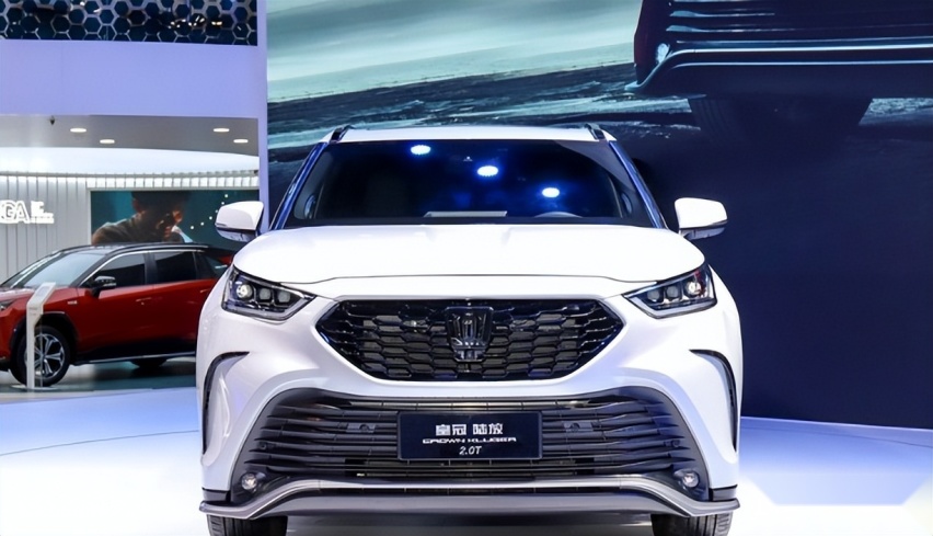 一汽丰田皇冠陆放荣获最佳SUV，实力太强悍，霸气而来全面升级
