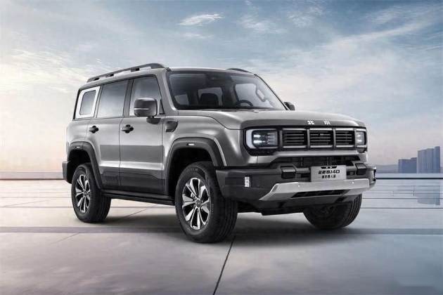 都是2.0T+8AT 全新BJ40城市猎人版与坦克300谁更值得选？