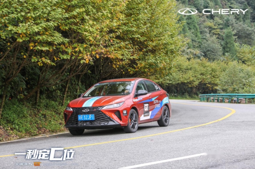 10万天花板级小钢炮，兼顾运动和家用，1.6T动力跑山很给力！
