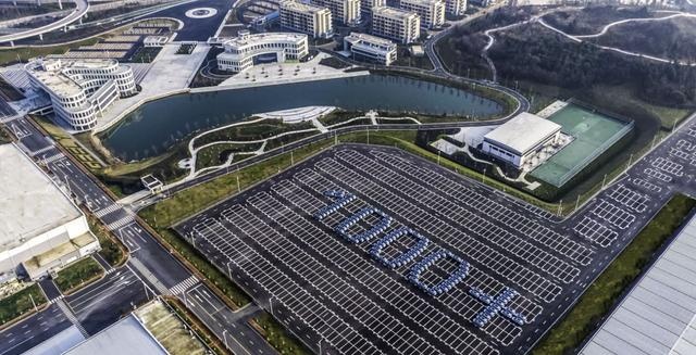 在吉利的贵阳基地，不但有秀丽的风景，我还把这些车里外看了个光