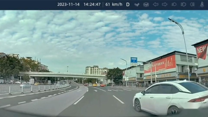 城市NOA的硬伤：小鹏蔚来防不好加塞，华为理想困于停车