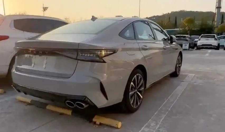 【e汽车】全新艾瑞泽8 GT实车谍照曝光