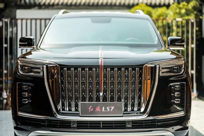 搭4.0T大V8，红旗LS7正式亮相，国产SUV天花板？